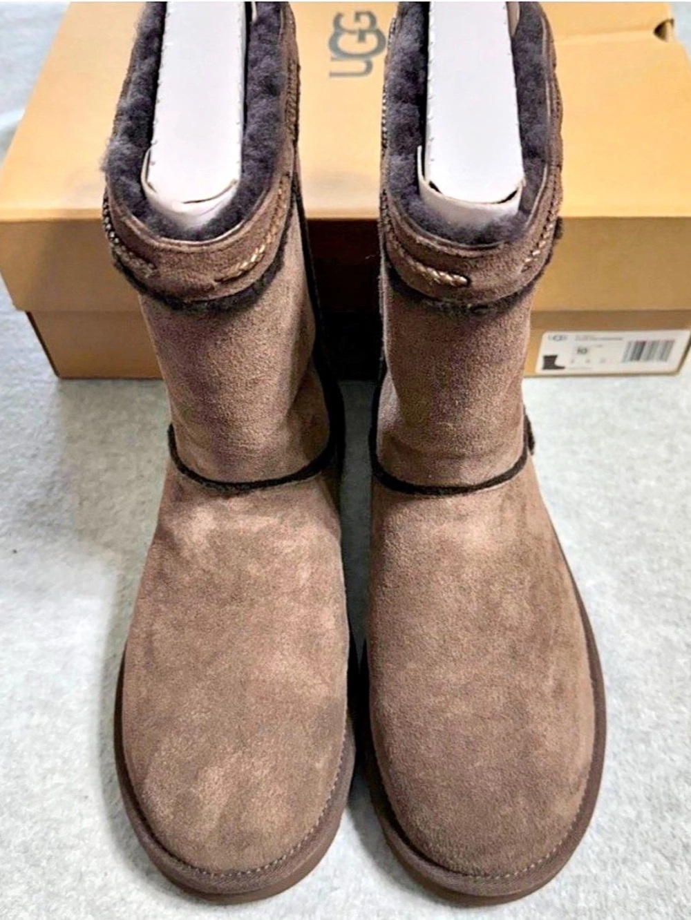 UGG classic short shearling braid chocolate size 7